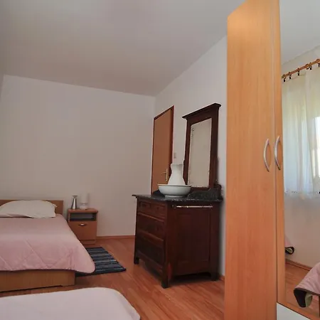 Apartment Fjaka *