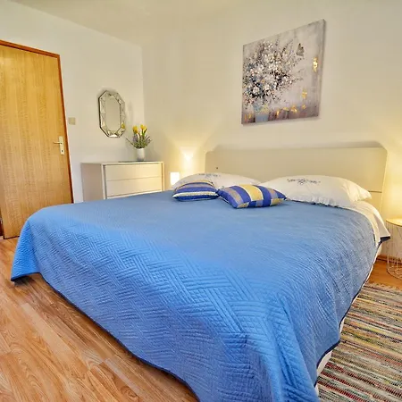 Fjaka Apartament *