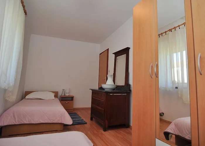Apartment Fjaka *